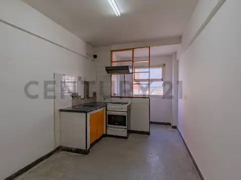 Venta de departamento cuatro ambientes con cochera, Mar del Plata.