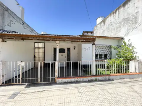 Casa 2 dormitorios, en venta en La Plata