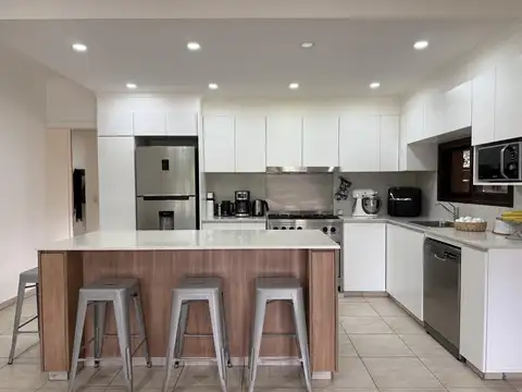 Casa en venta en barrio Fincas de Maschwitz-6amb-Suite-Galeria-Pileta.