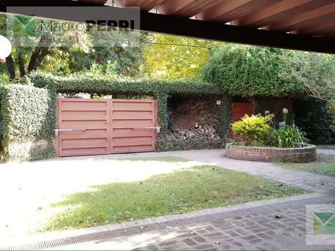 Casa 9 ambientes con 5 baños