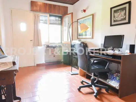 Casa en Venta con 4 cocheras