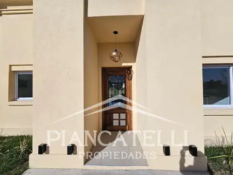 Casa 4 ambientes con 2 baños