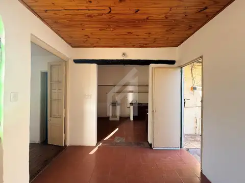 Casa 4 ambientes con 2 baños
