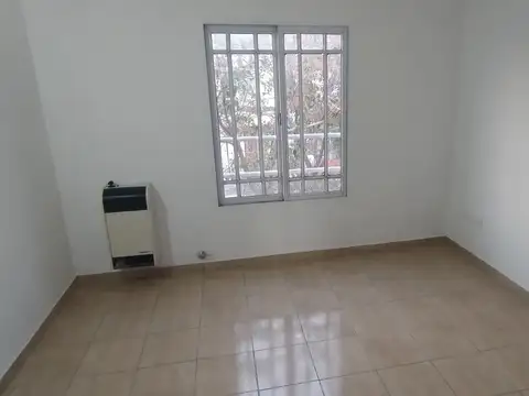 DUPLEX 3 AMBIENTES, EN 2° PISO.