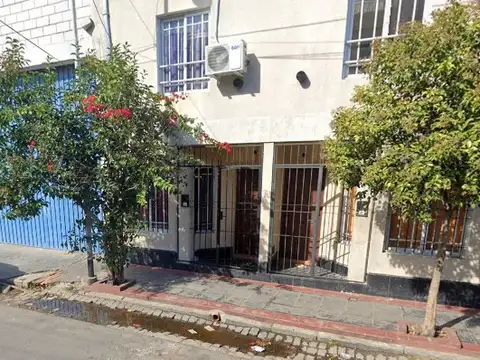 DUPLEX AL FRENTE DE 3 AMBIENTES, CON ENTRADA INDEPENDIENTE Y PATIO.