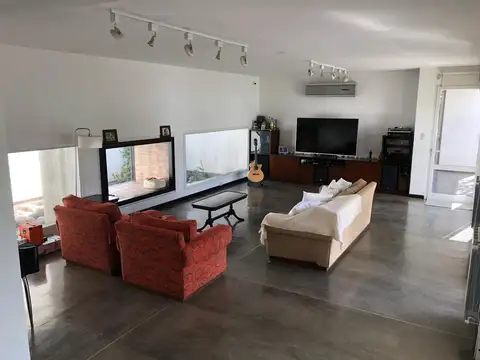 Casa 4 ambientes con 4 baños