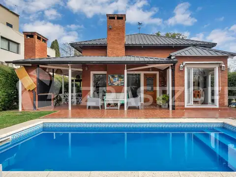 Casa en venta en lote central en CC Larena