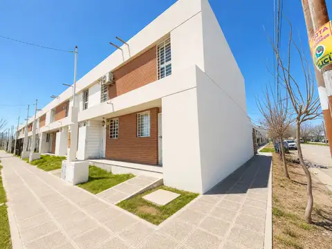 Depto Tipo Casa en Alquiler de 4 ambientes