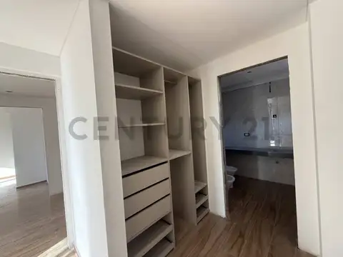VENTA DEPTO 4 AMBIENTES CON DEPENDENCIA EN FLORES A ESTRENAR