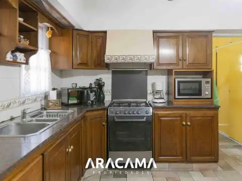 Casa en Venta en Luis Guillon, USD 180.000