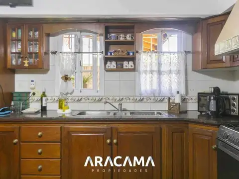 Casa 5 ambientes con 3 baños