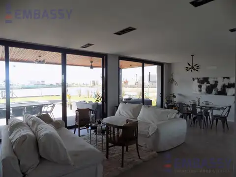 Casa en Venta en Berazategui, USD 445.000