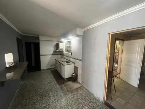 Casa 5 ambientes con 1 baño