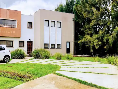 Casa 4 ambientes en venta - Barrio Las Golondrinas