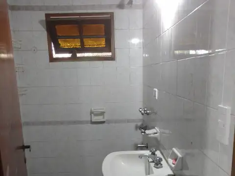 DIAPONIBLE 1 SEPTIEMBRE ALQUILO CASA VIAMONTE 5231 PLANTA ALTA UNICA FRENTE TERRAZA  PARRILLERO ACEPTAMOS GARANTIA LABORALES