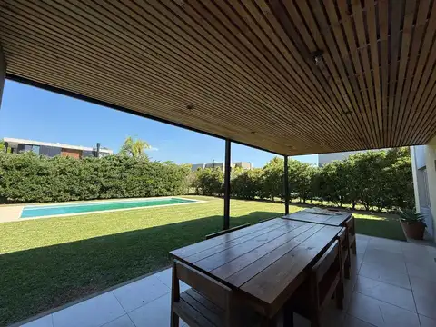 Casa en Alquiler de 4 dormitorios