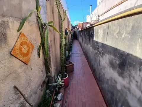 PH EN VENTA, PASILLO ÚNICO, 2 DORM. BARRIO HUME