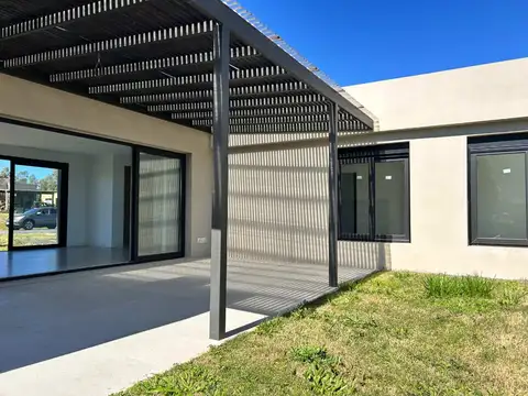Casa 3 ambientes con 2 baños