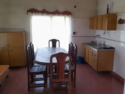 Campo de 10 has. con mejoras en Colón E. Ríos