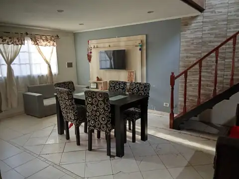 Depto Tipo Casa en Venta de 4 dormitorios