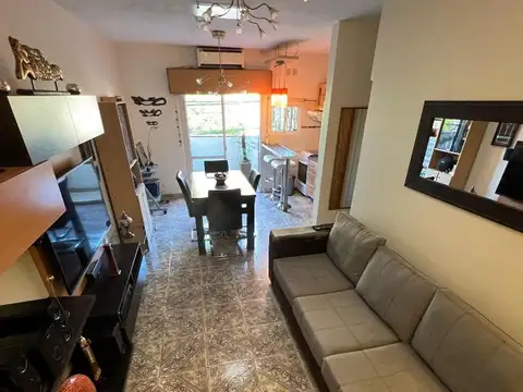 Tacuari 900 , Piso 1