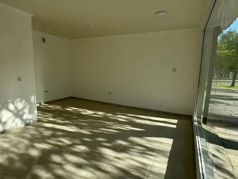 SE ALQUILA Salón Comercial en Avellaneda Sta. Fe