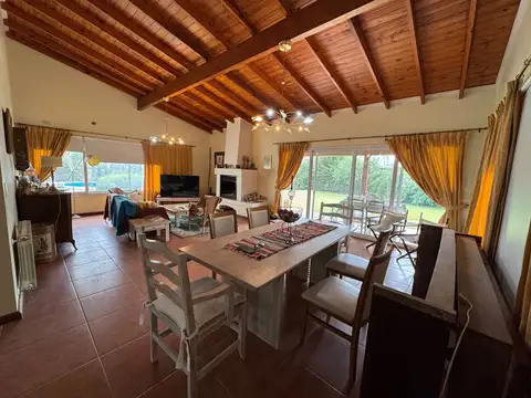 Casa 5 ambientes con 3 baños
