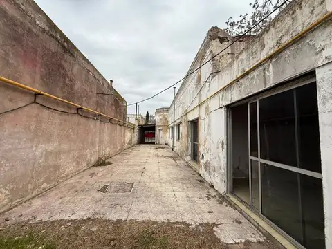 GRAN LOTE CÉNTRICO CON LOCAL, CASA Y SALÓN