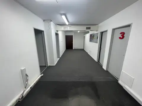 Oficina en Venta con 8 cocheras