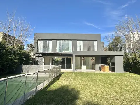 Casa en venta moderna en Santa María de Tigre, 3 dormitorios mas play, lote interno
