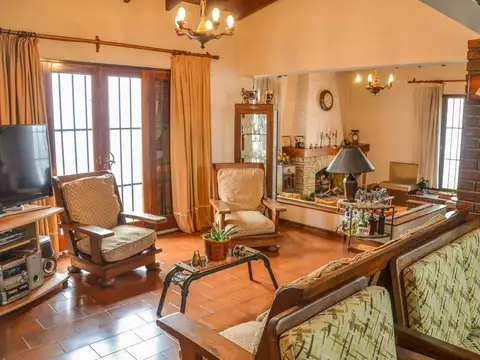 Casa en Venta con 4 cocheras