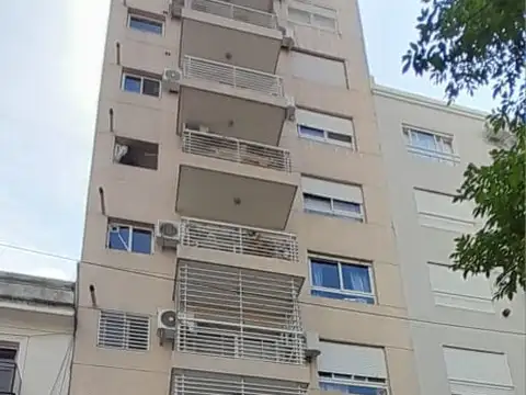 1 ambiente  con balcon , contrafrente , placard , cocina equipada, lavadero incorporado , muy luminoso