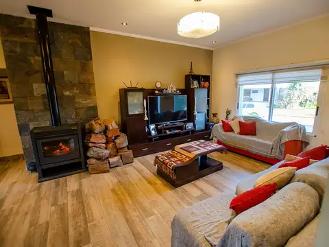 CASA EN VENTA UNA PLANTA CON PISCINA EN CANNING