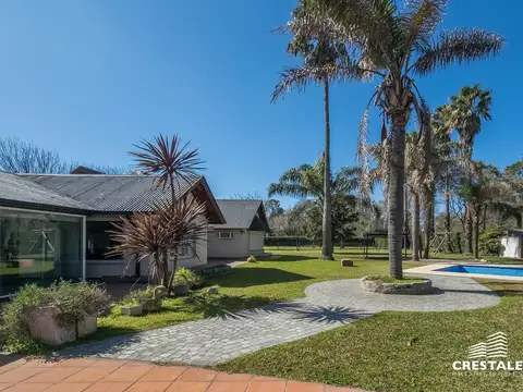 Casa en Venta con 4 cocheras