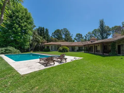 Casa 5 ambientes con 3 baños