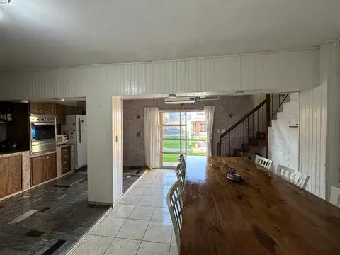 Casa en Venta con 2 cocheras
