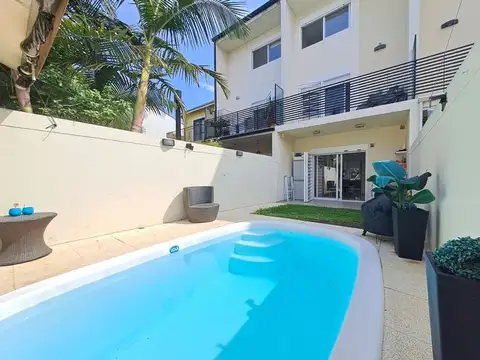 Casa tipo Triplex 5 amb. FLORIDA. Jardín y piscina