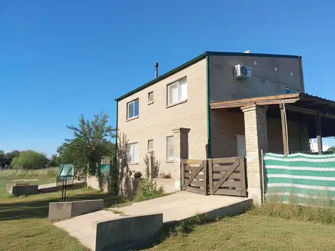 2 QUINTAS EN UNA, 4 DORM, PILETA Y GRAN PARQUIZADO
