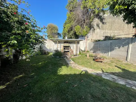 CASA 4 AMBIENTES CON FONDO Y COCHERA VILLA MAIPU. SUPERFICIE 356 M2 APTO CRÉDITO!