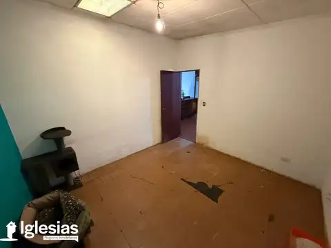 Casa con galpon en venta en Tapiales