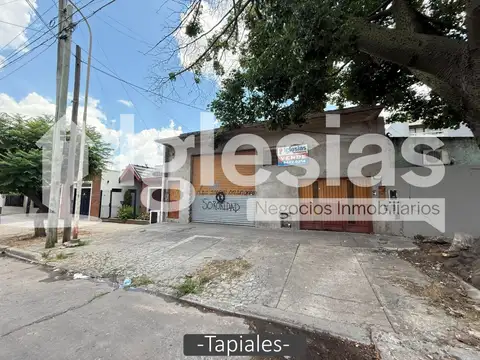 Casa con galpon en venta en Tapiales