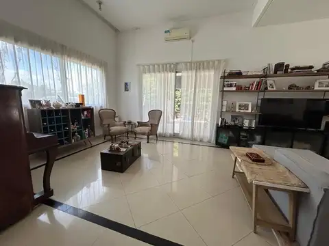 Casa en Alquiler Temporal con 2 cocheras