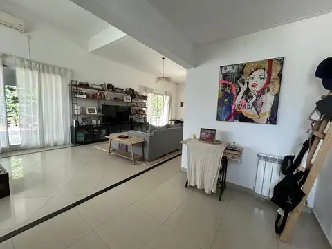 Casa 4 ambientes con 3 baños