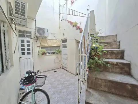 VENTA CASA 2 DORMI + DPTO 2 DORM, ALBERDI CORDOBA