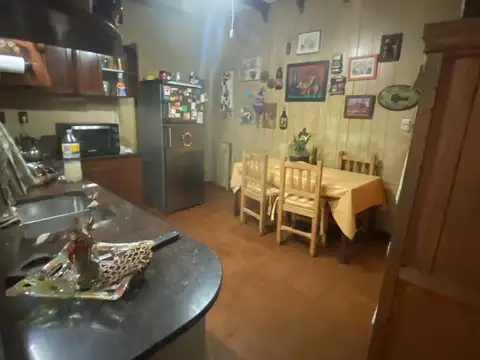 TRIPLEX DE 4 AMBIENTES CON DOBLE COCHERA