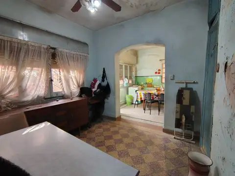Casa 6 ambientes con 2 baños