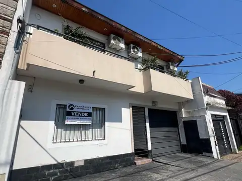 Hermoso PH de 2 ambientes con patio en Villa Dominico.