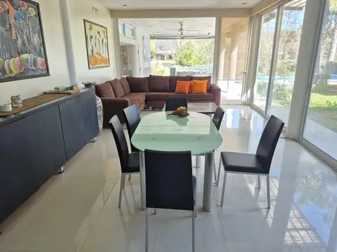 Casa 4 ambientes con 4 baños