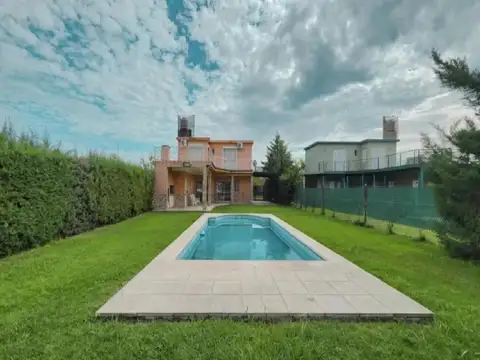 Casa 3 ambientes con 2 baños