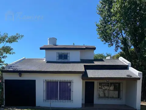 Casa 4 Ambientes En Alquiler- Francisco Alvarez, Moreno